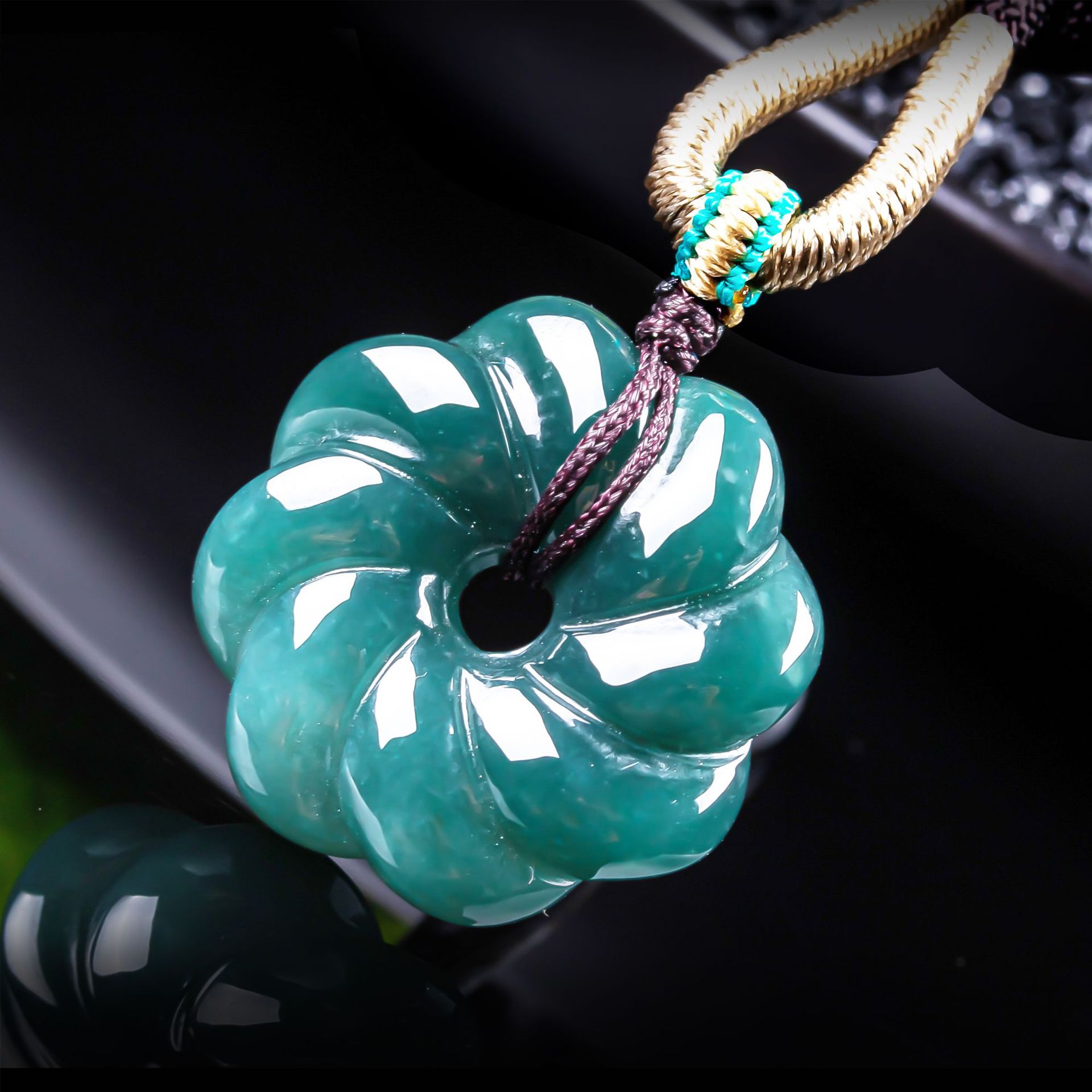Women Accessories Trending - Натуральный бирманский жадеитовый кулон в форме