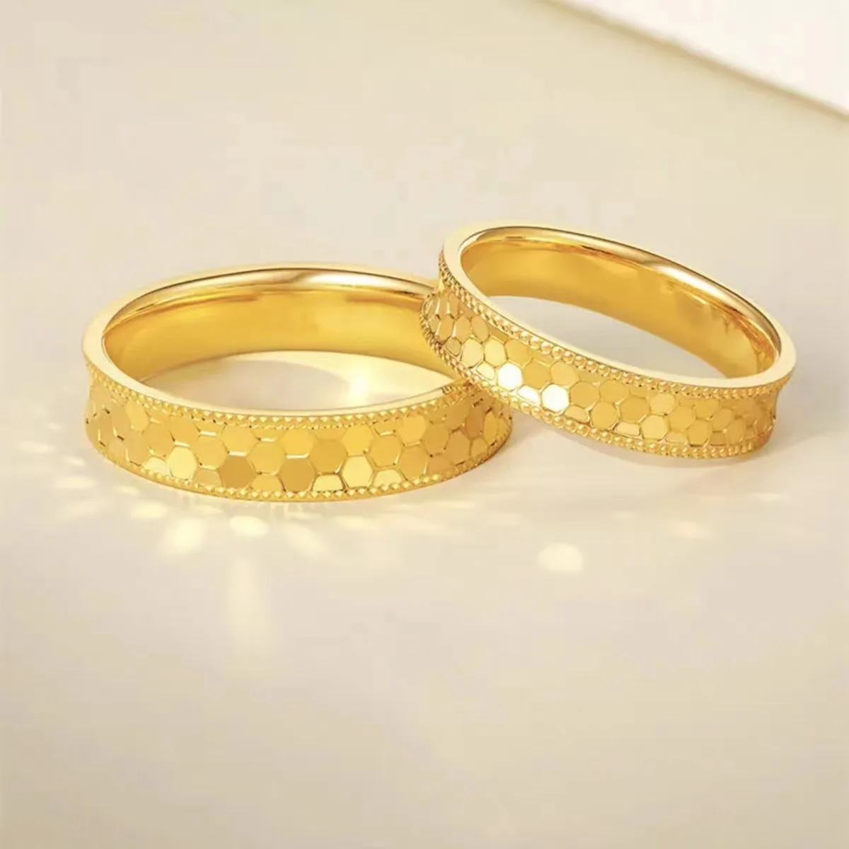 Чистый золотой цвет, блестящее – обзор и цена Women Accessories Dubai